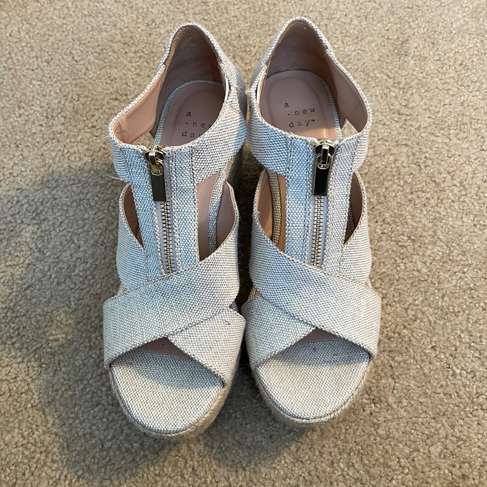 NWOT Target A New Day Platform Sandals
